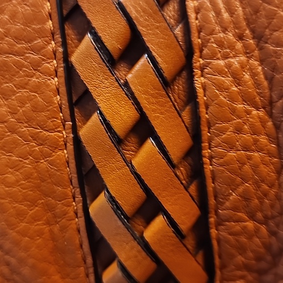 MICHAEL KORS Bucket Bag Hard to find. - Picture 5 of 13